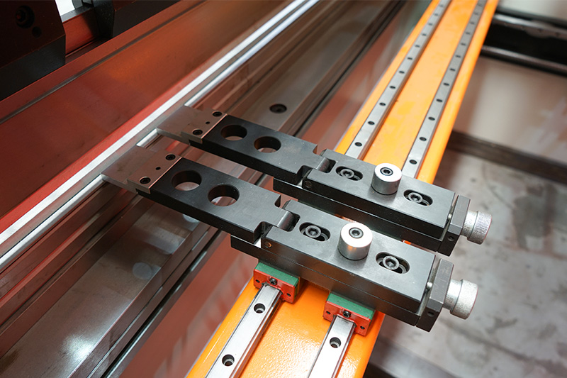 DXPB-80T2000 Series Hydraulic CNC Press Brake Machine - Image 5