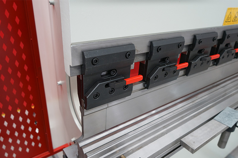 DXPB-80T2000 Series Hydraulic CNC Press Brake Machine - Image 6